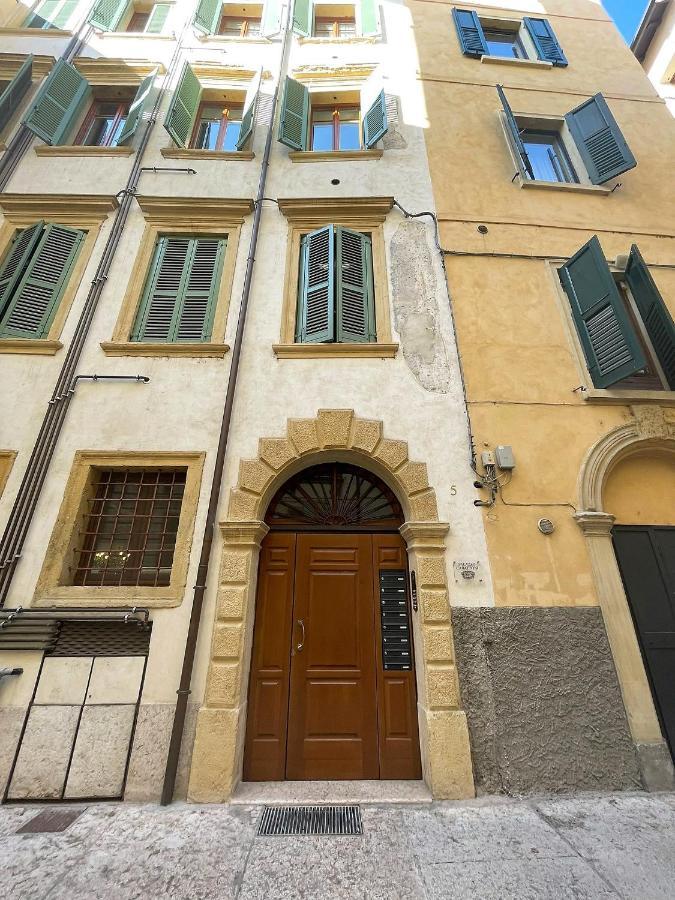 Magnolia Home - Piazza Delle Erbe Βερόνα Εξωτερικό φωτογραφία